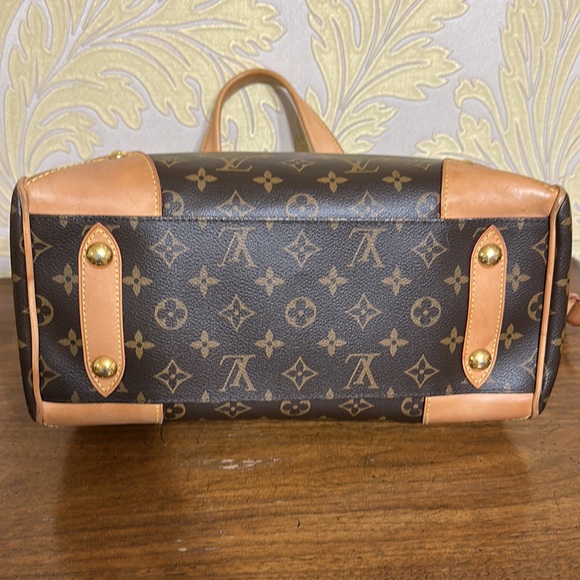 Louis Vuitton Retiro EUC. Comes with bag and receipt - Picture 11 of 17